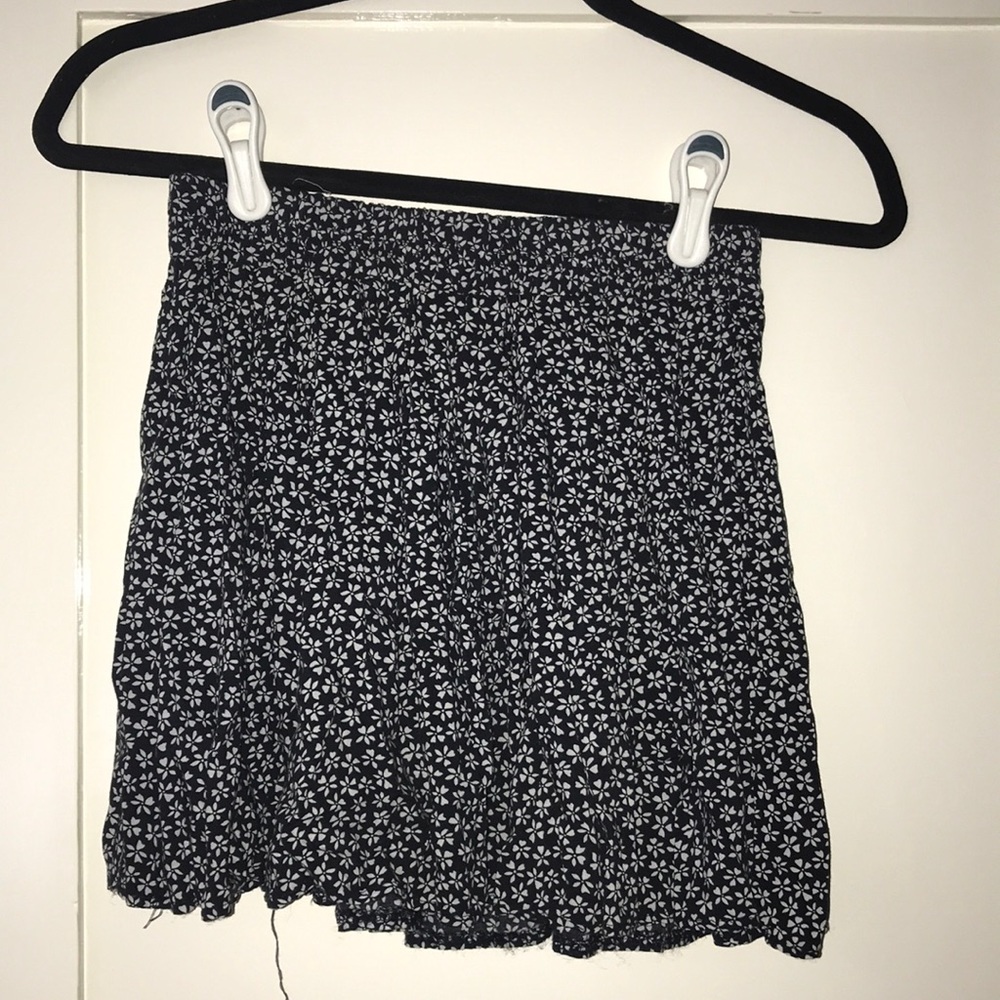 BRANDY MELVILLE FLORAL SKIRT